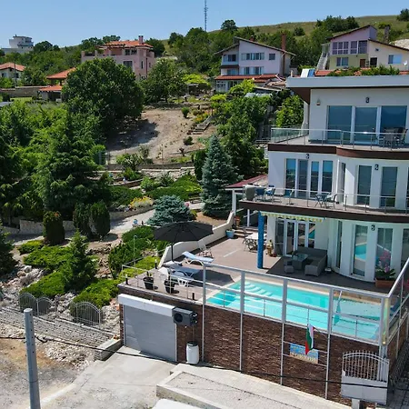 Kuni - Salty Pool & Panorama *